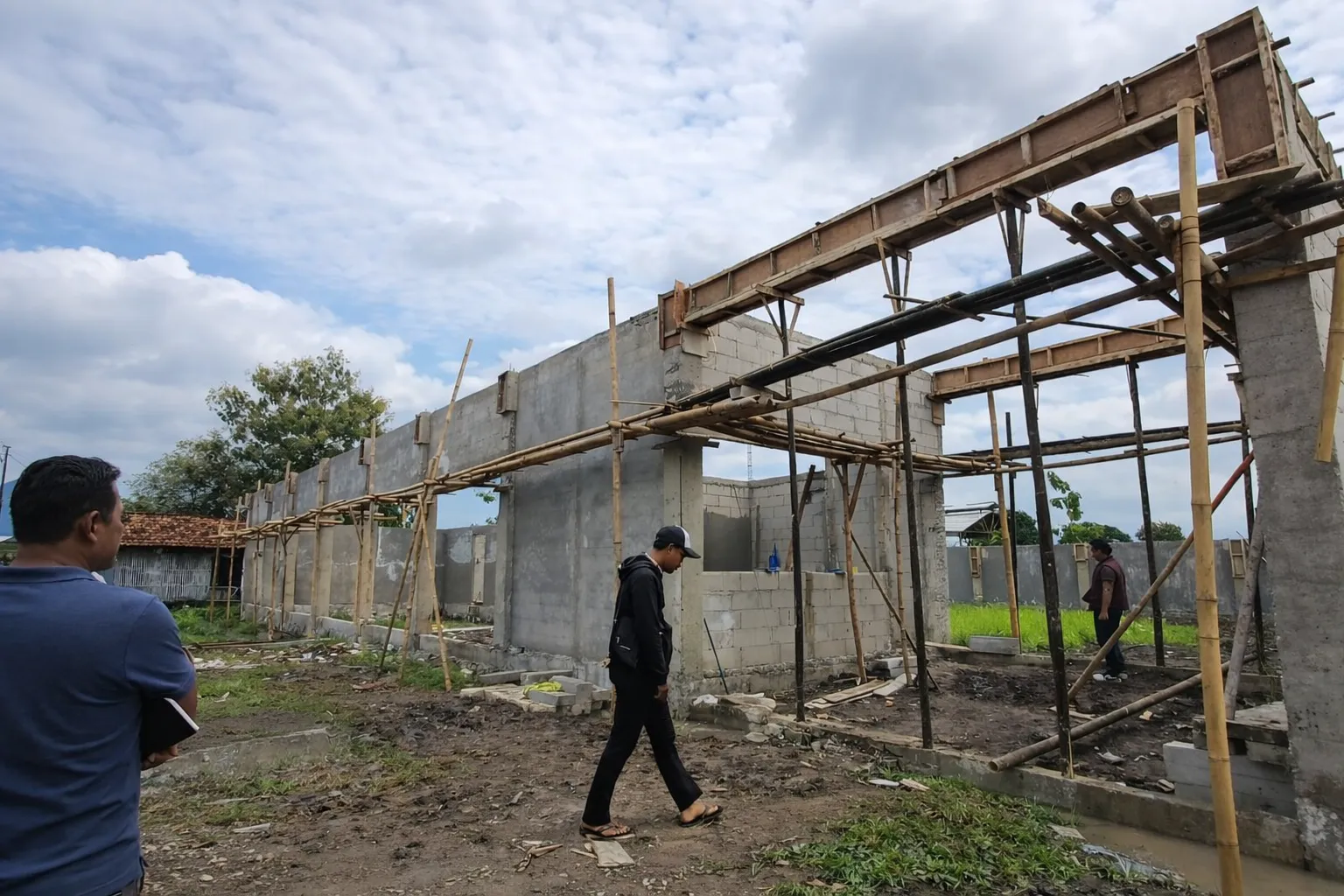 Pembangunan Gerai KDMP Tuk Karangsuwung Capai Progres Positif, Ekonomi Warga Mulai Tumbuh 1 CIREBON 03